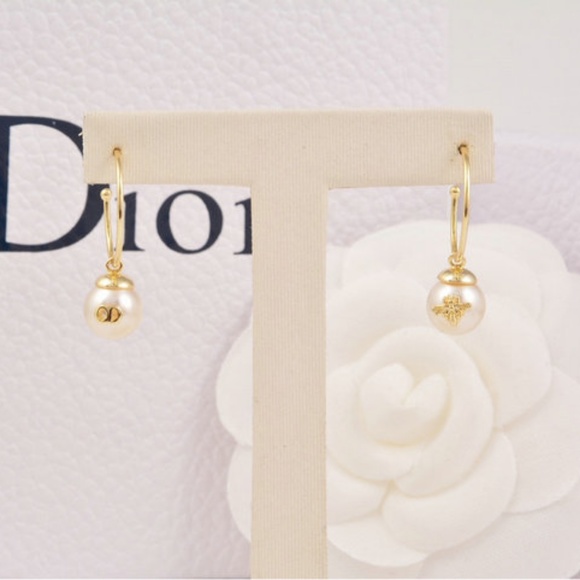 Earrings - Picture 1 of 2
